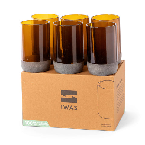 Vaso alto IWAS ámbar reciclado, perfecto para agua y cócteles.