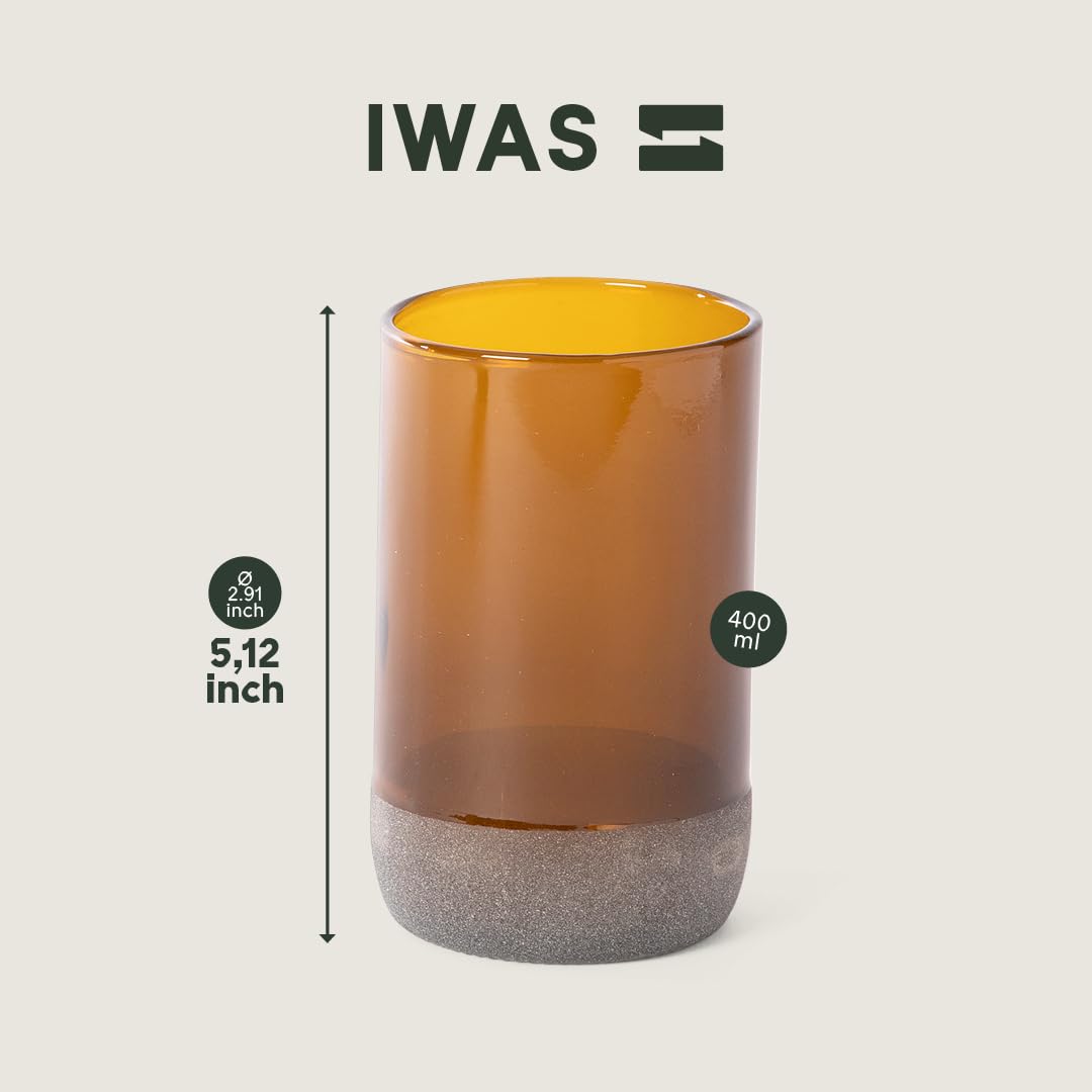 Vaso IWAS alto, color ámbar, robusto para bebidas diarias.
