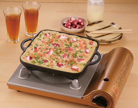 Iwatani Takoyaki Grill Pan Mediano Negro, compatible con estufas de cassette de butano.
