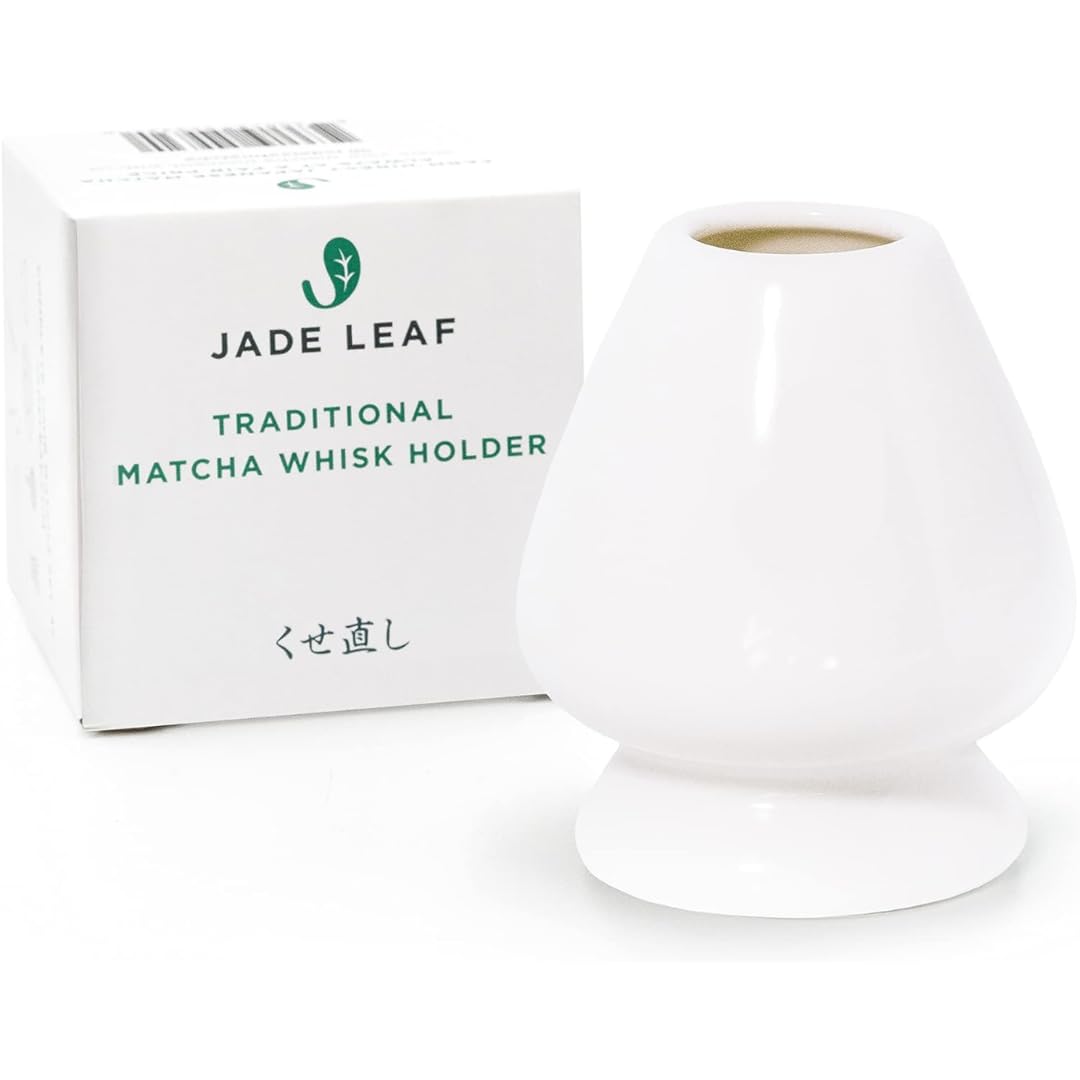 Jade Leaf Matcha: soporte de porcelana tradicional para batidor, mantiene forma y secado eficiente.