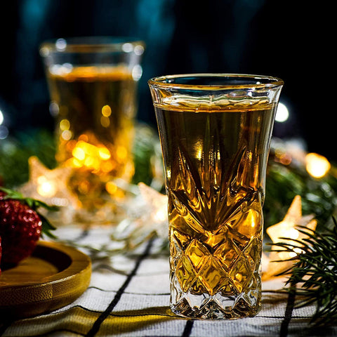 Vaso JAIEF con borde dorado, detalle elegante para ocasiones especiales.