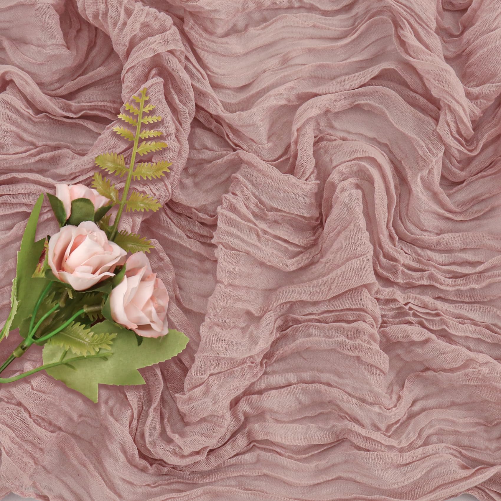 Regalo envuelto con mantel gasa rosa polvo JALANCY