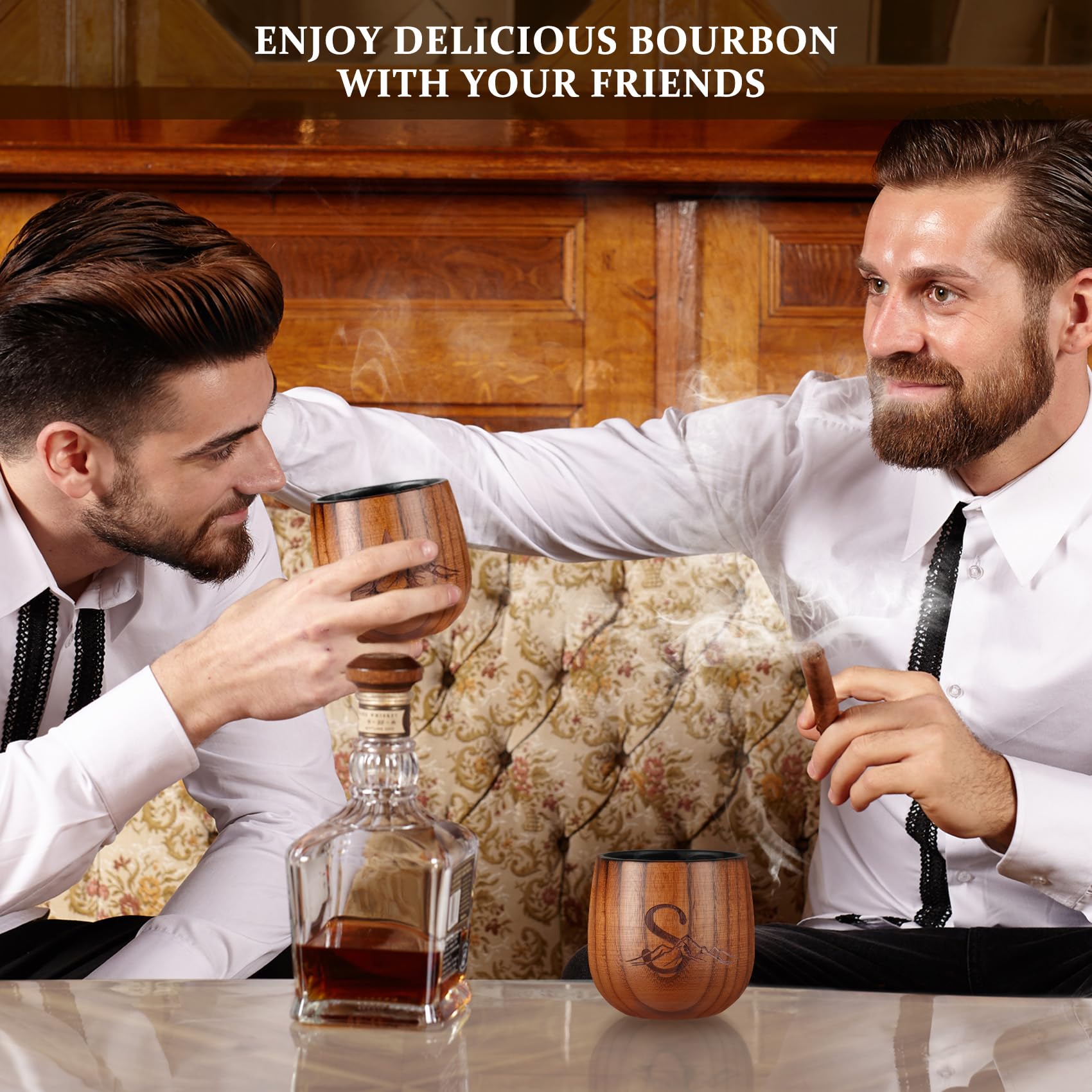 Vaso de whisky Janhavi, superficie de madera de alta densidad para uso duradero.