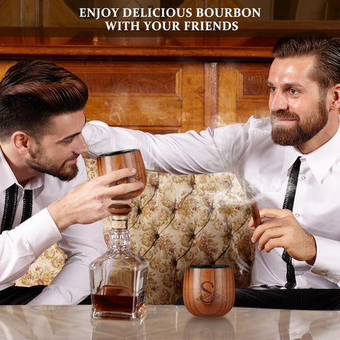 Vaso de whisky Janhavi, superficie de madera de alta densidad para uso duradero.