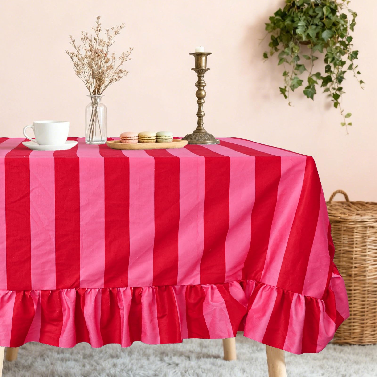 Mantel JarThenaAMCS con volantes rosa y rojo para mesas rectangulares, estilo elegante.