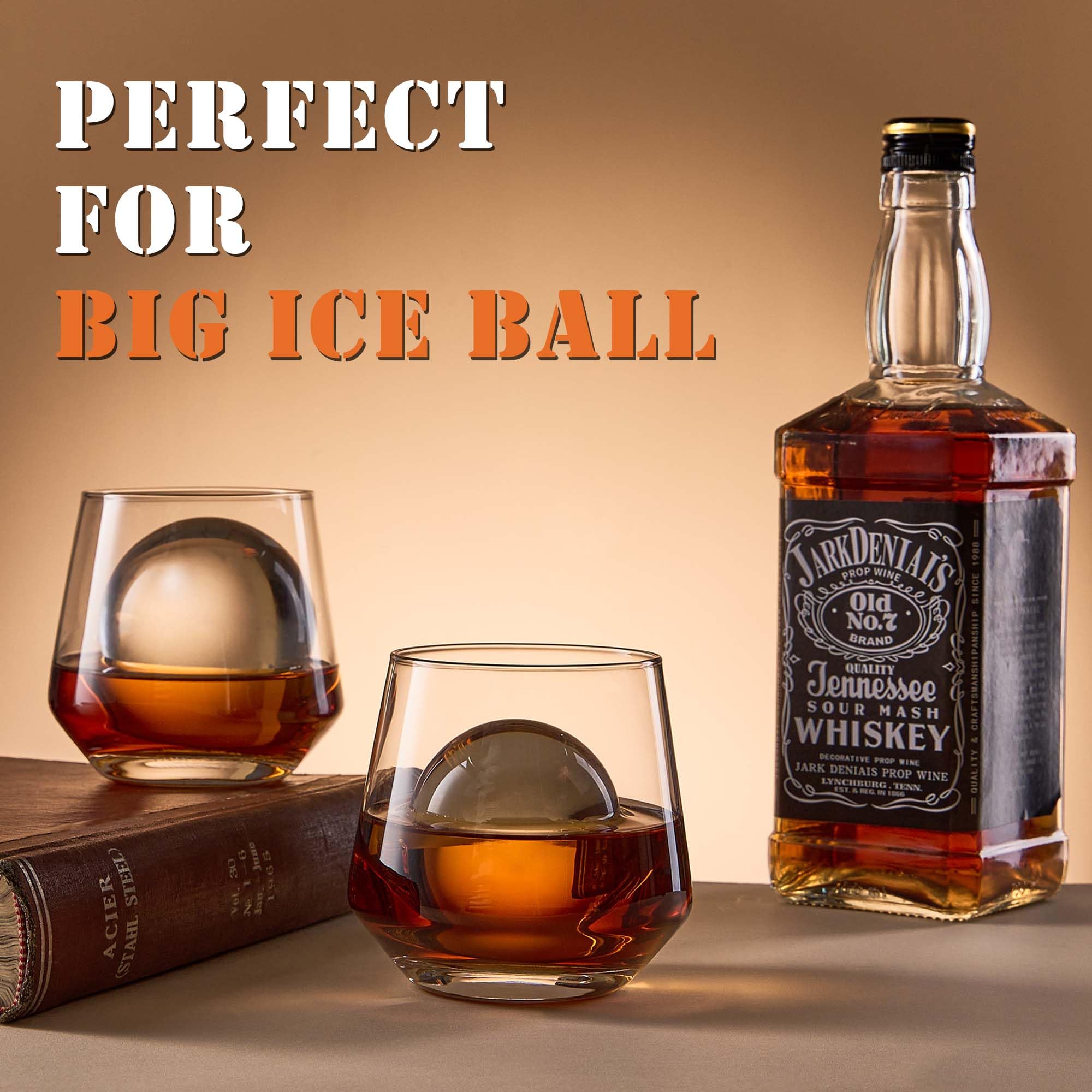 Vaso JBHO con diseño ergonómico para un agarre cómodo al beber whisky.