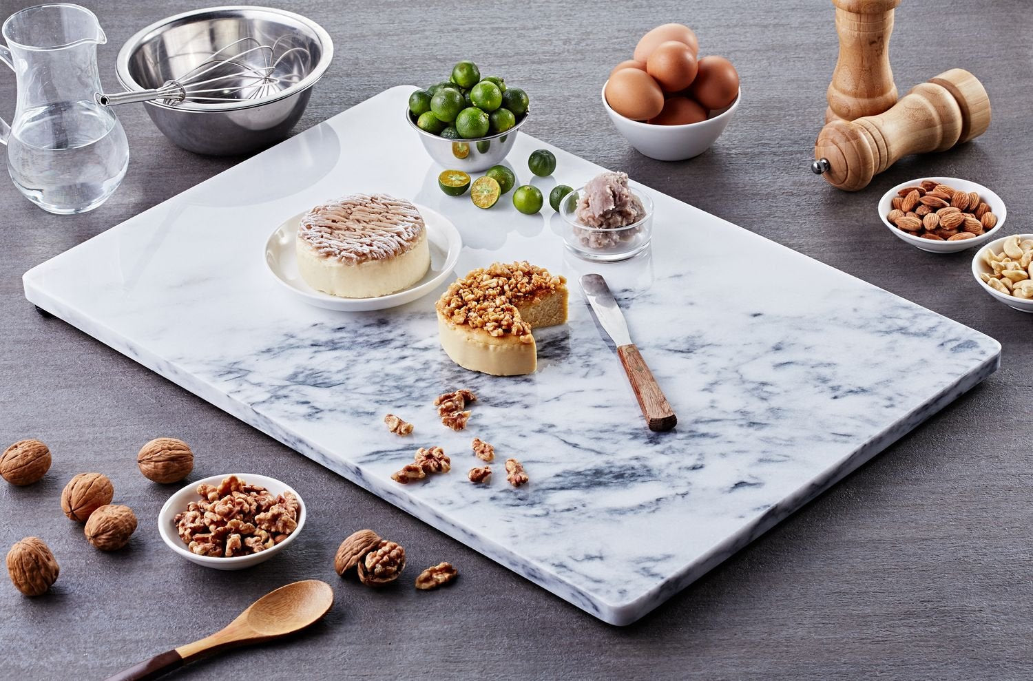 Mármol natural con vetas elegantes de JEmarble que embellece la cocina.