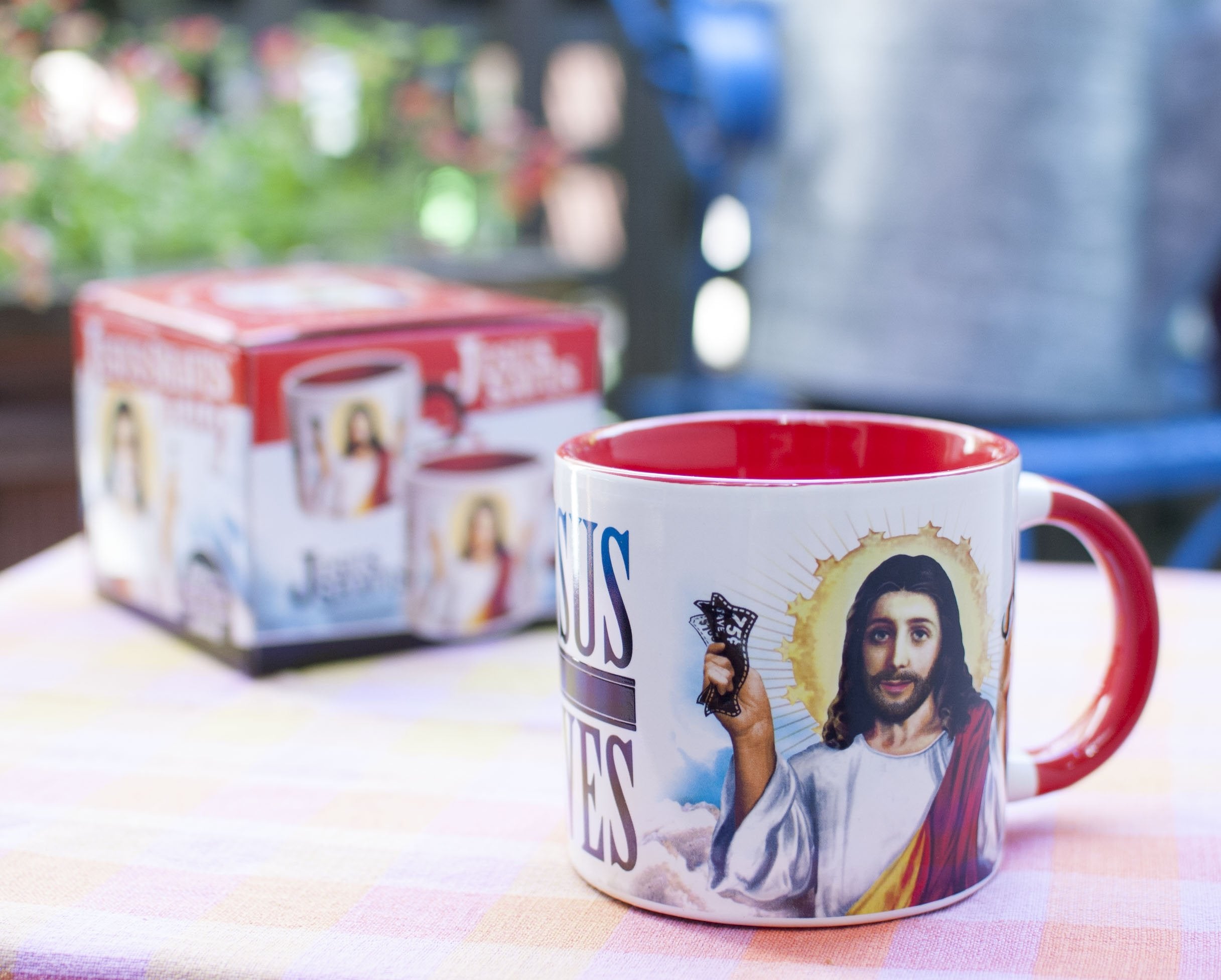 Jesús Se Afeita de The Unemployed Philosophers Guild: barba desaparece con calor, perfecto para despertar.