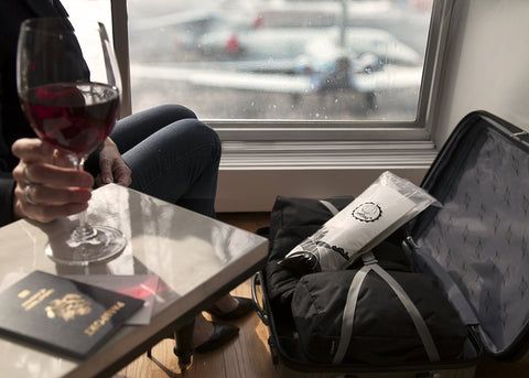 JetBag llega en conjunto de tres fundas para botellas