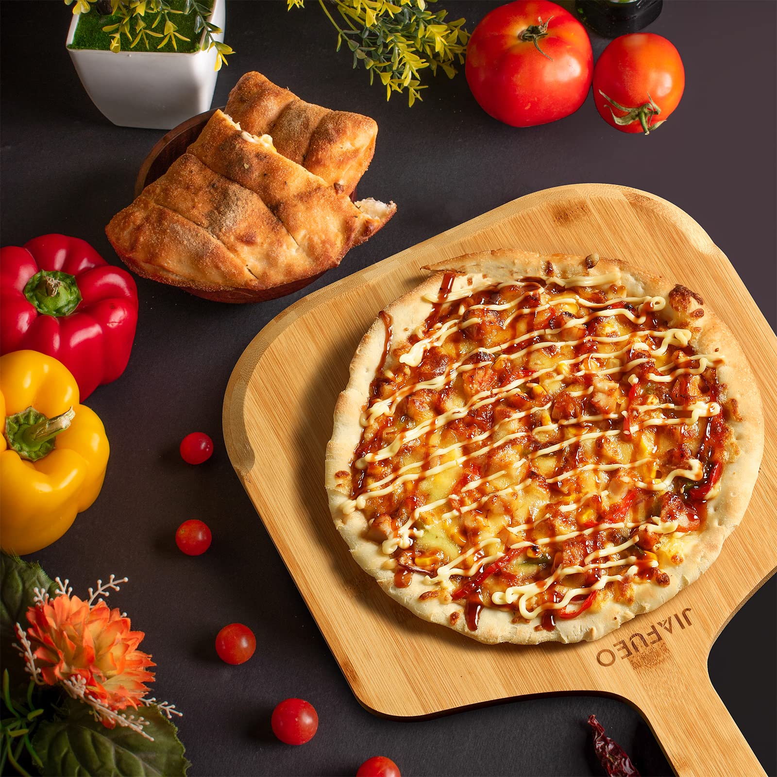 Superficie de madera JIAFUEO, pala para pizza con acabado suave.