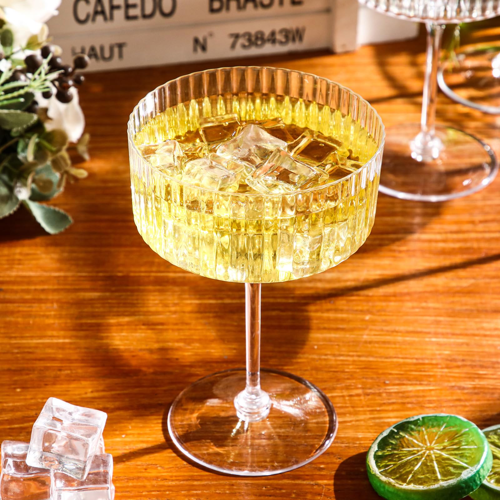 Vaso Jingmore transparente; presenta postres y cócteles con estilo.