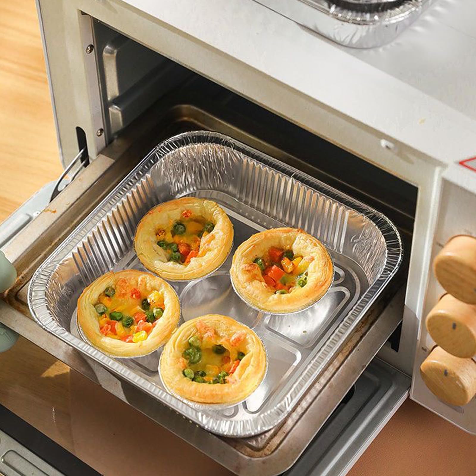 Contenedores desechables JIUMO con tapas para llevar comida con facilidad.