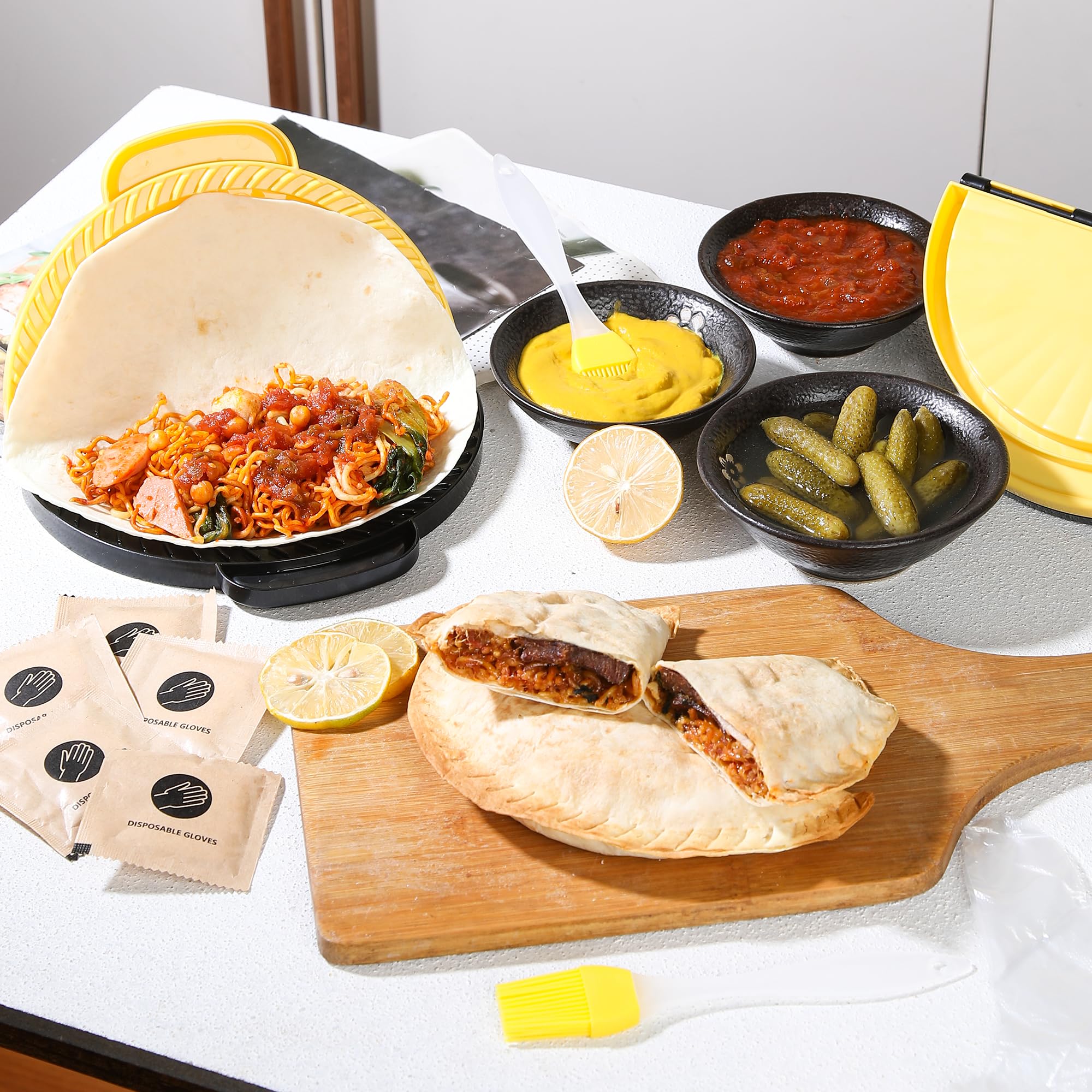 Jkooewm Sellador de tortilla con guantes desechables para una cocina limpia.
