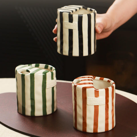 Taza JMCRATE uso versátil y regalo ideal para café, té o chocolate caliente.