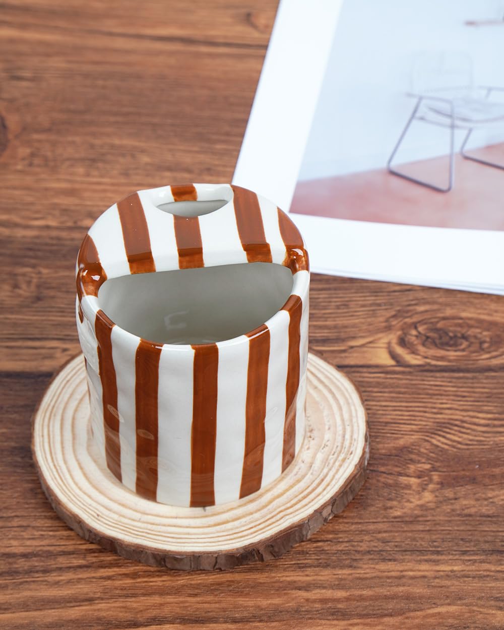 Taza JMCRATE con diseño para regalo, colorido y práctico.