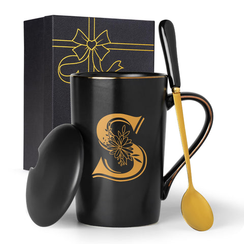 Taza jmugmt con letra S y flor, regalo personalizado para momentos especiales.