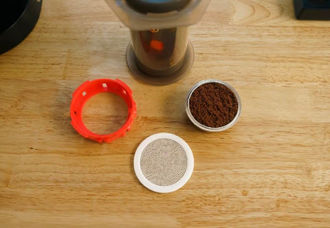 JOEPRESSO V2 ligero y portátil para espresso de calidad en movimiento.