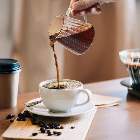 Joeyan juego de tres vasos de vidrio para espresso y leche.