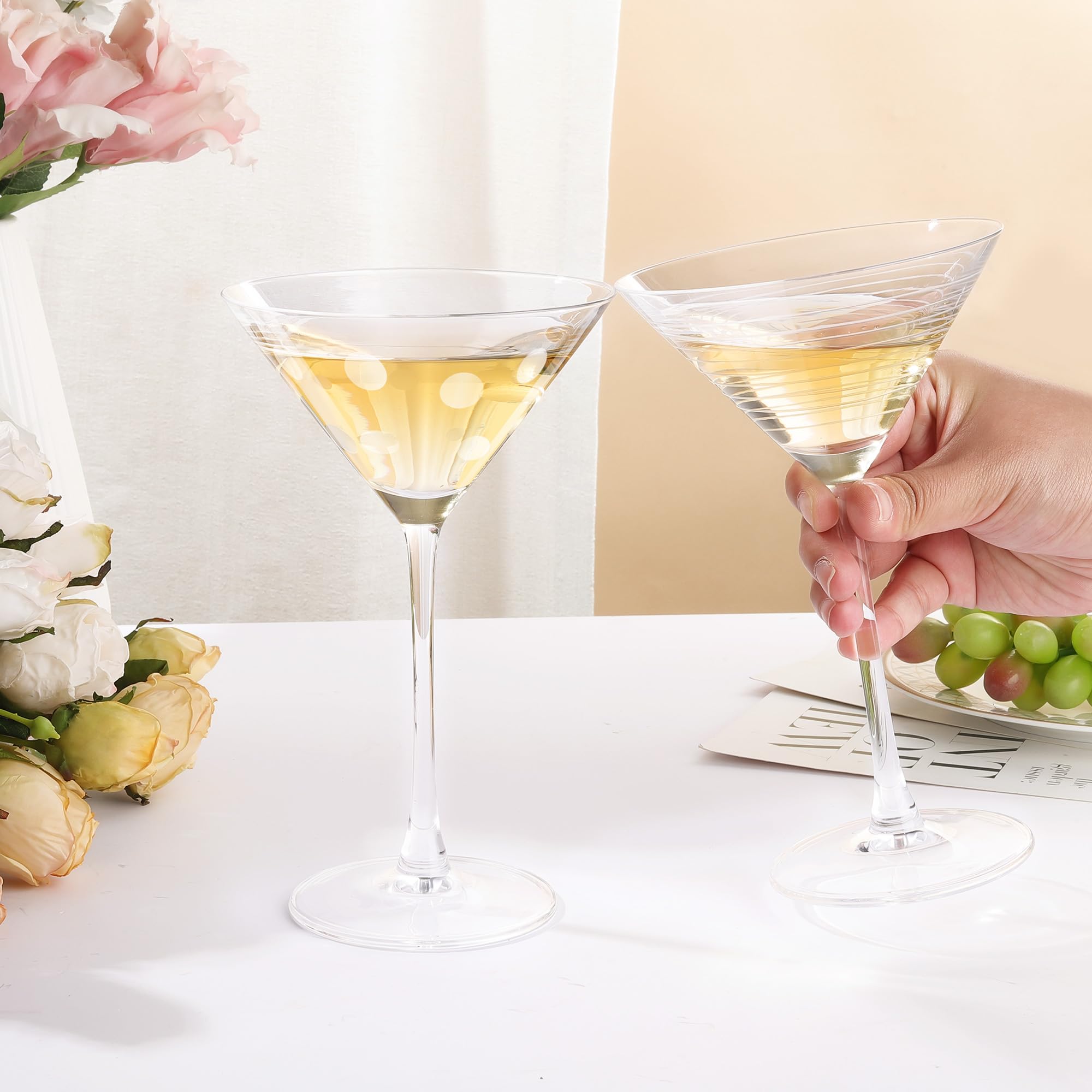 Joeyan martini cristal con diseños coordinados, añade elegancia a cualquier coctel.