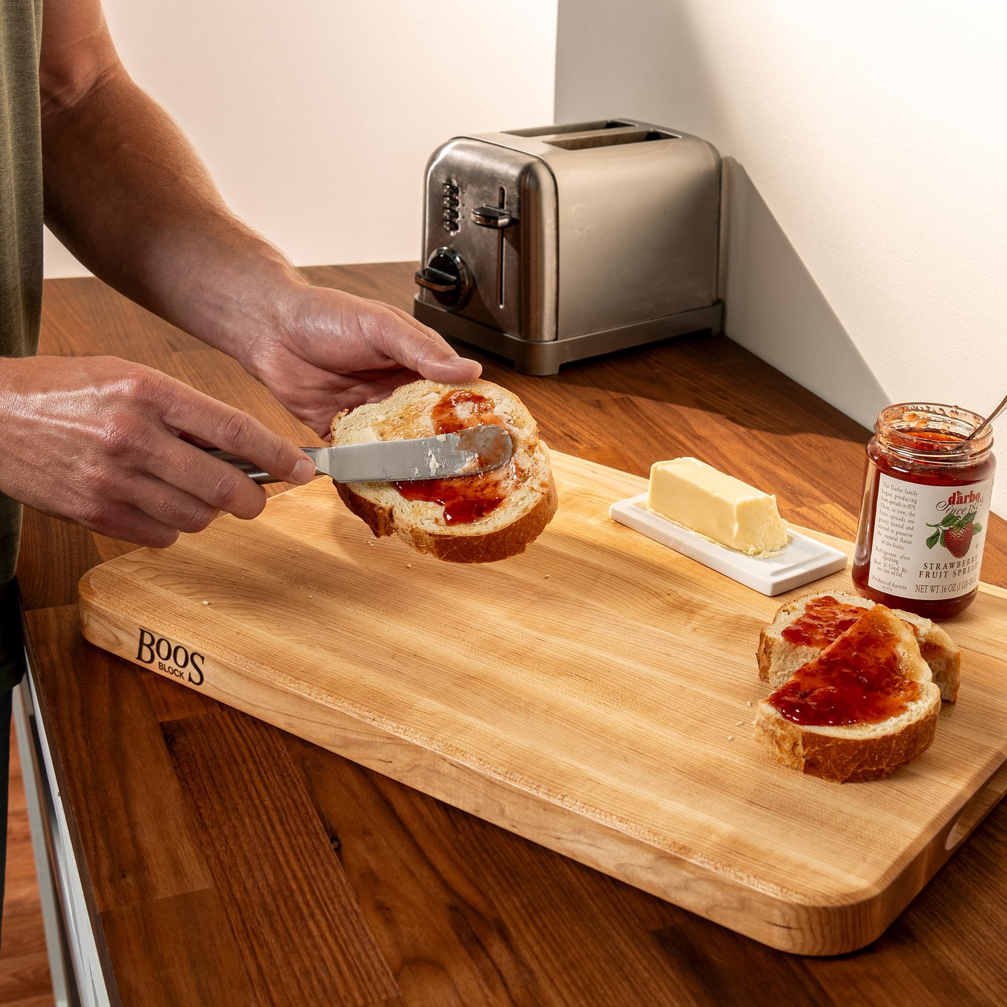 John Boos Chop-N-Slice soporte estable para preparar múltiples ingredientes.
