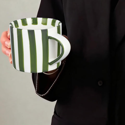 Regalo de tazas JolliKids rayas verde y marrón para Navidad.