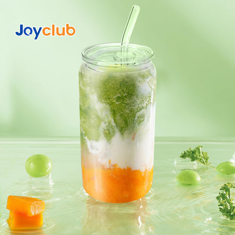Tapa acrílica colorida Joyclub añade estilo sin riesgo de moho.