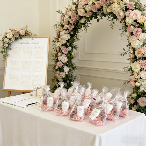 Joyclub vasos sublimables de tres onzas con tapa blanca.