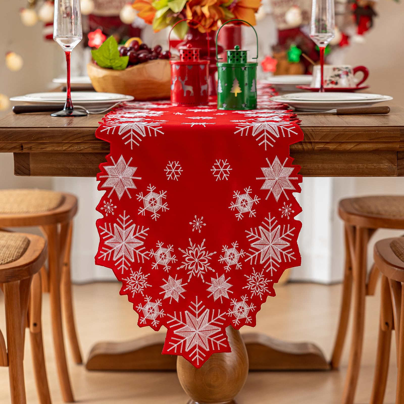 Joyfol Day rojo fondo ornamentado, añade ambiente navideño a la mesa.