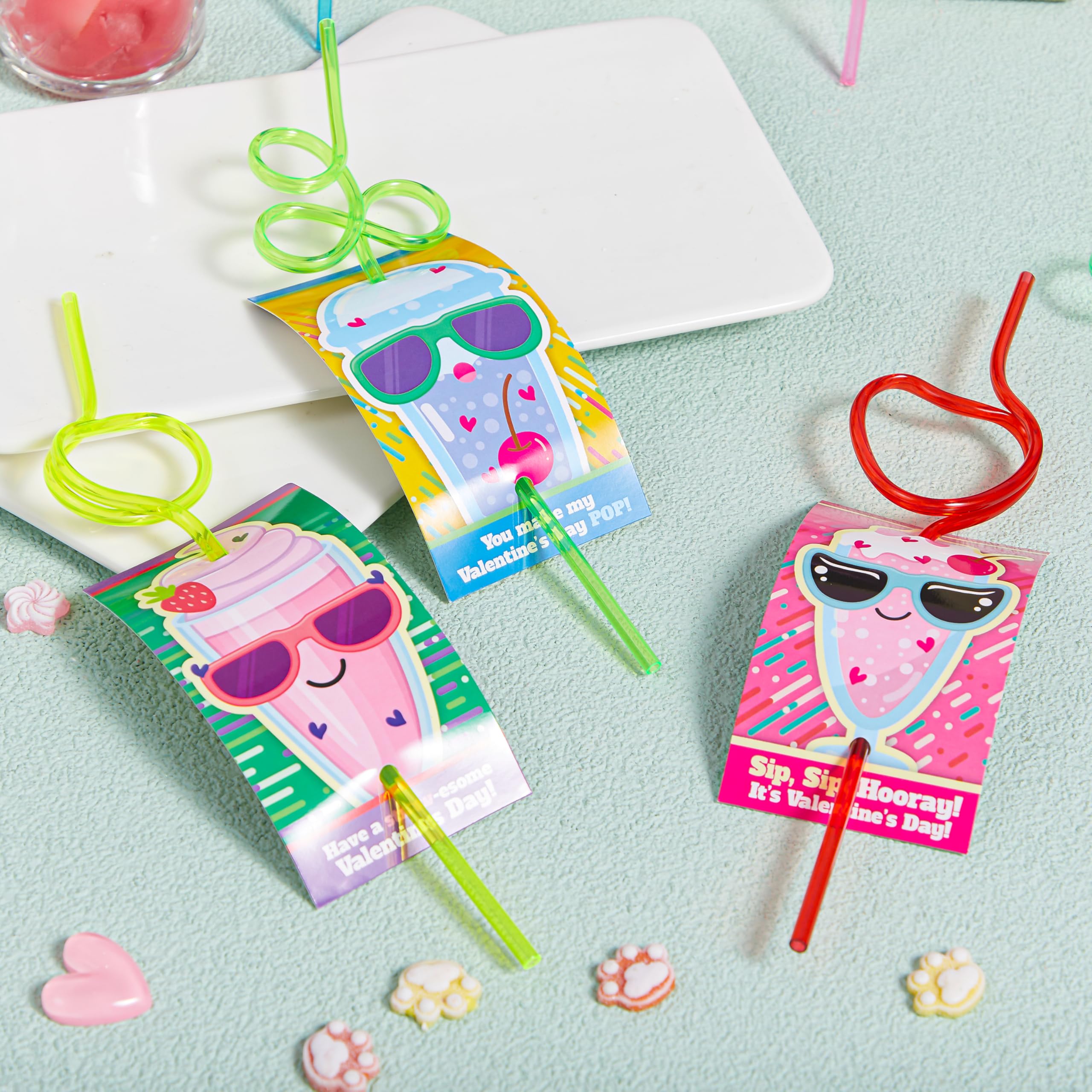 Diseños de tarjetas JOYIN para Valentín, combinan con pajitas para decoración.