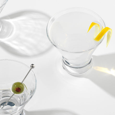 JoyJolt Afina forma elegante para servir martinis con estilo.