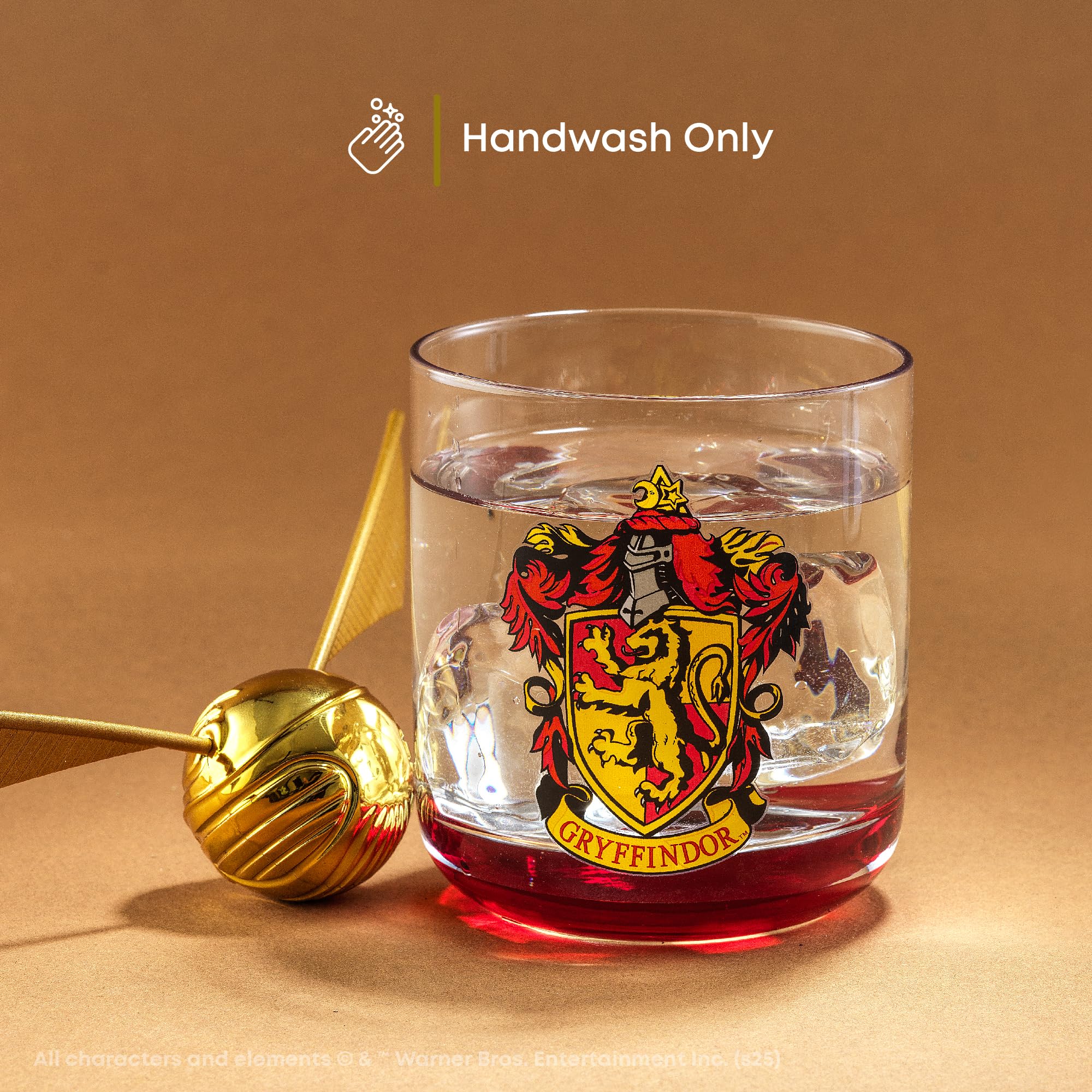 Vaso JoyJolt con escudo Ravenclaw y base colorida, perfecto para jugos y té helado.