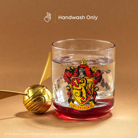 Vaso JoyJolt con escudo Ravenclaw y base colorida, perfecto para jugos y té helado.
