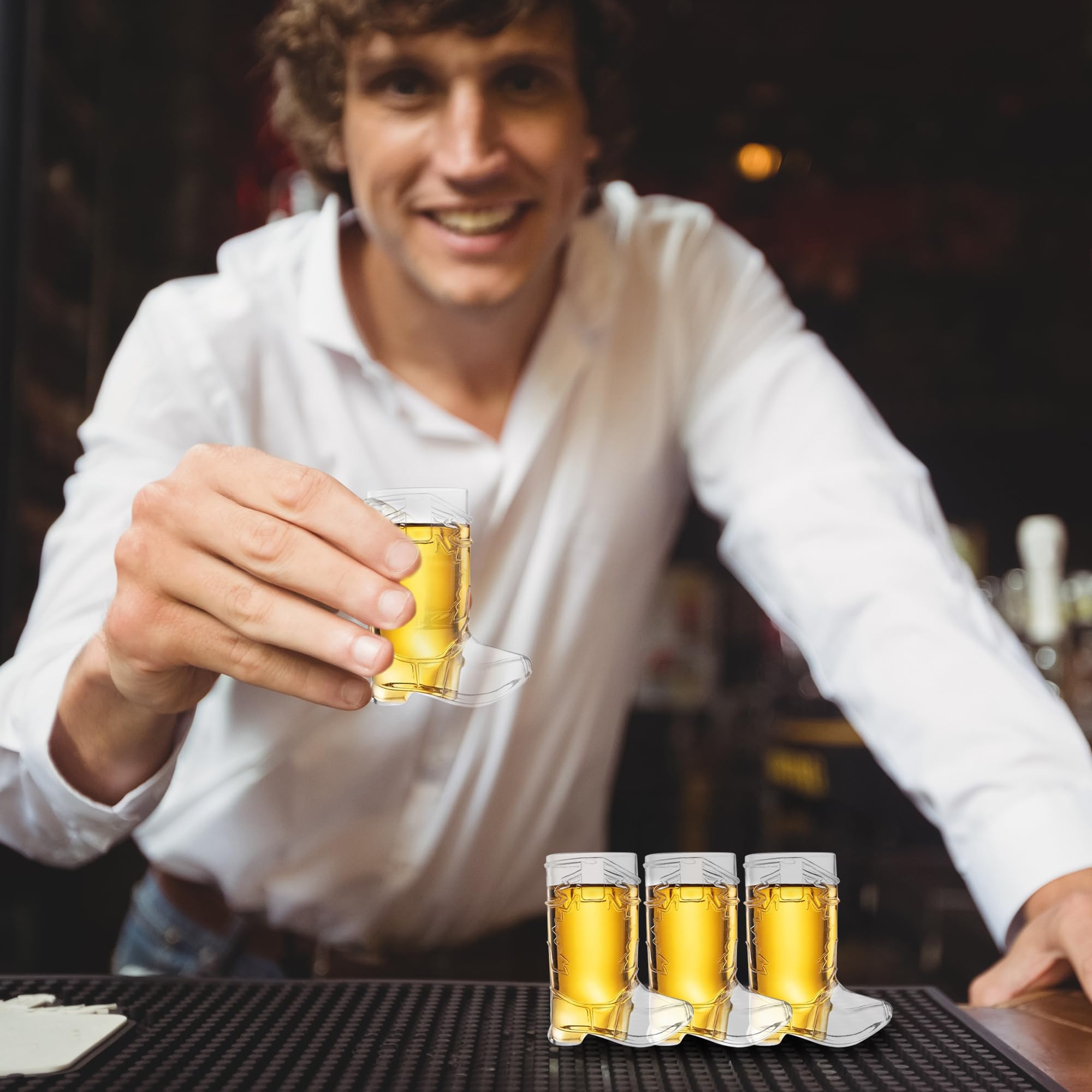 JoyServe paquete de 24 chupitos en bota vaquera para grandes celebraciones.