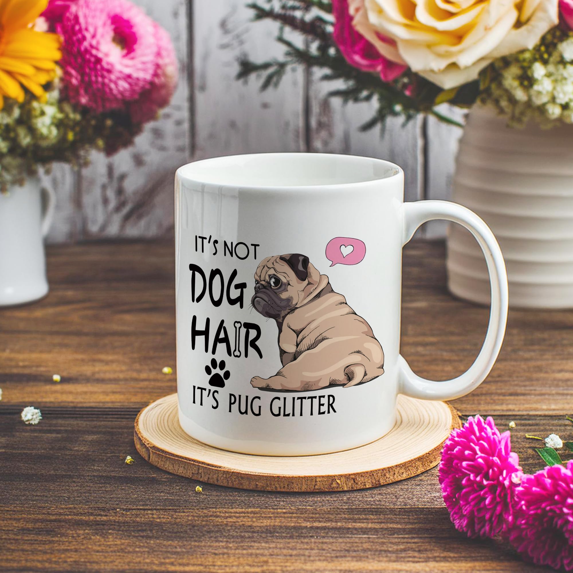 Mango ergonómico de la taza JRTW pug para sostener cómodamente.