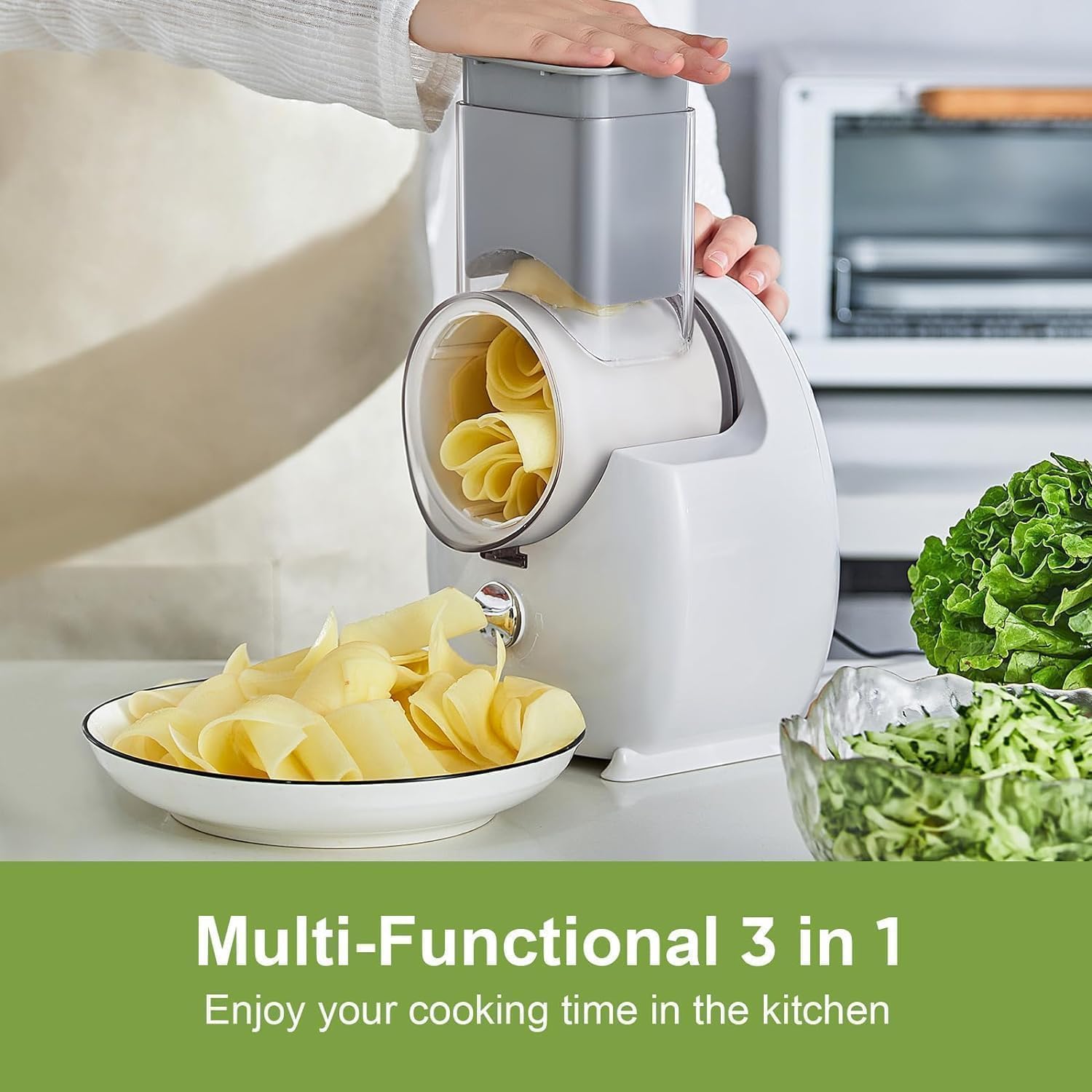 Rallado fino de queso y verduras con JueRum, textura uniforme.