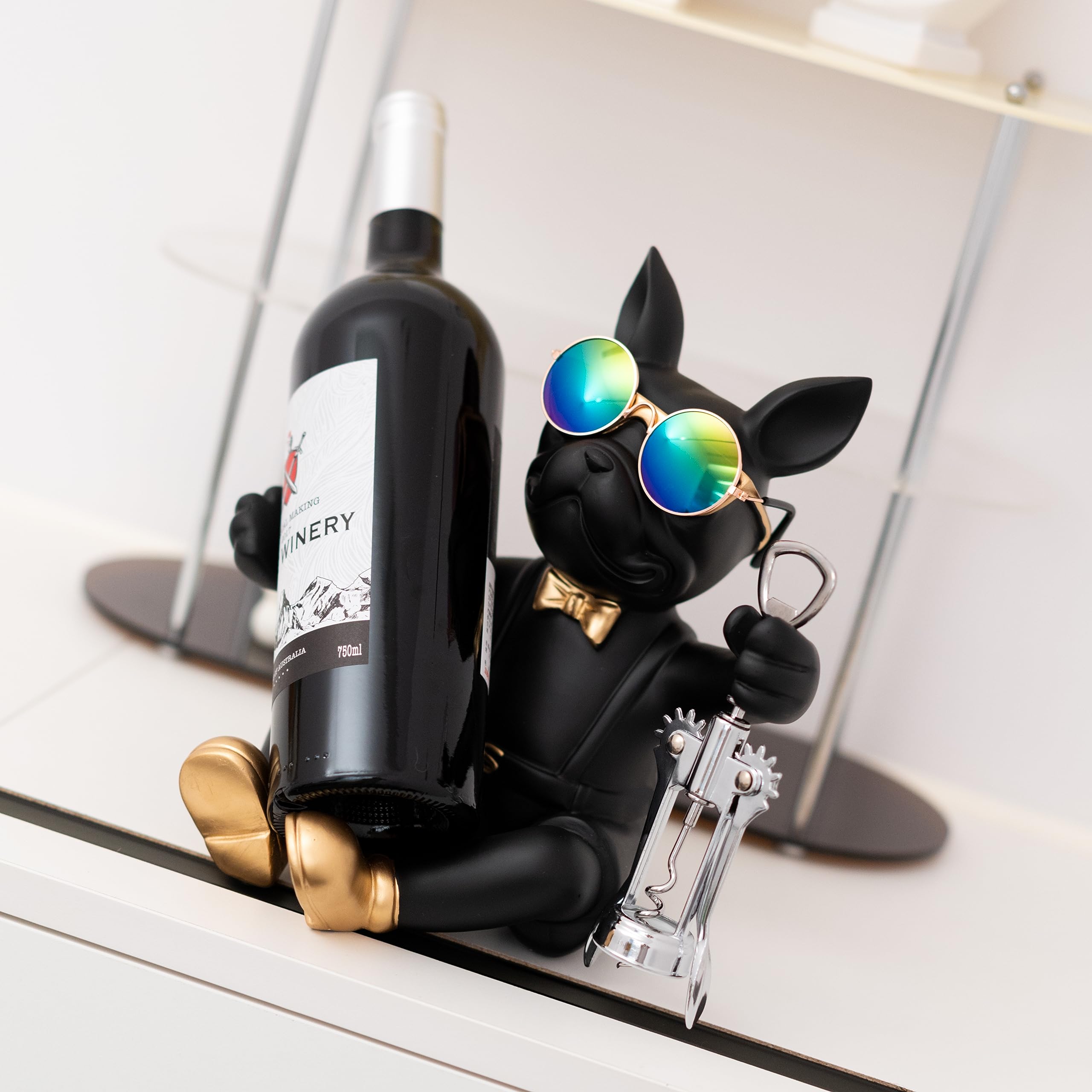 juju GOODS sujeta-botellas Bulldog, ideal para vitrinas y superficies planas.
