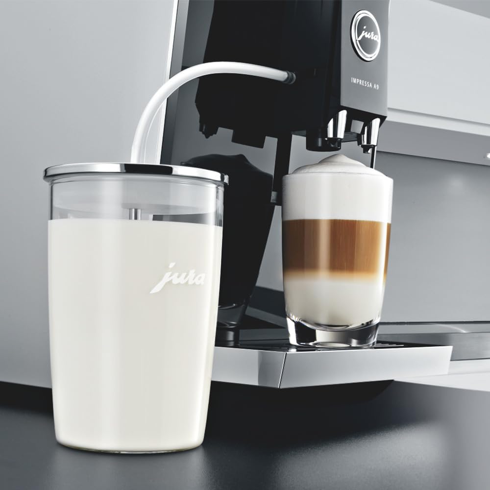 La conexión Jura facilita usar la leche con la cafetera