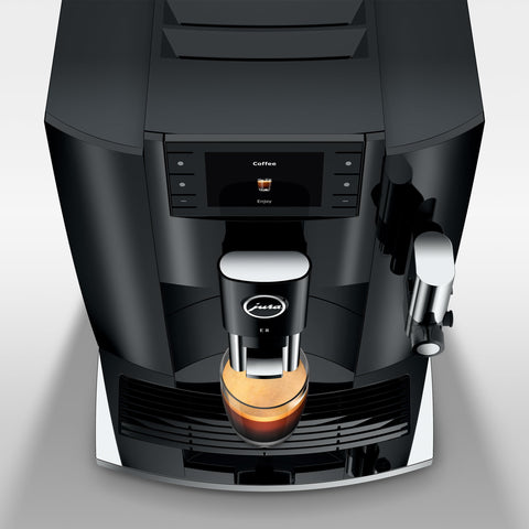 JURA E8 negro piano, acabado premium para cocinas modernas y duraderas.
