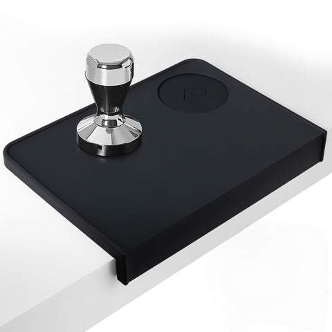 Jurojavi Espresso Tamping Mat con esquina 90° para mayor estabilidad.
