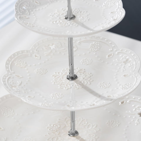 Jusalpha porcelana blanca con relieve dorado, añade elegancia a la mesa.