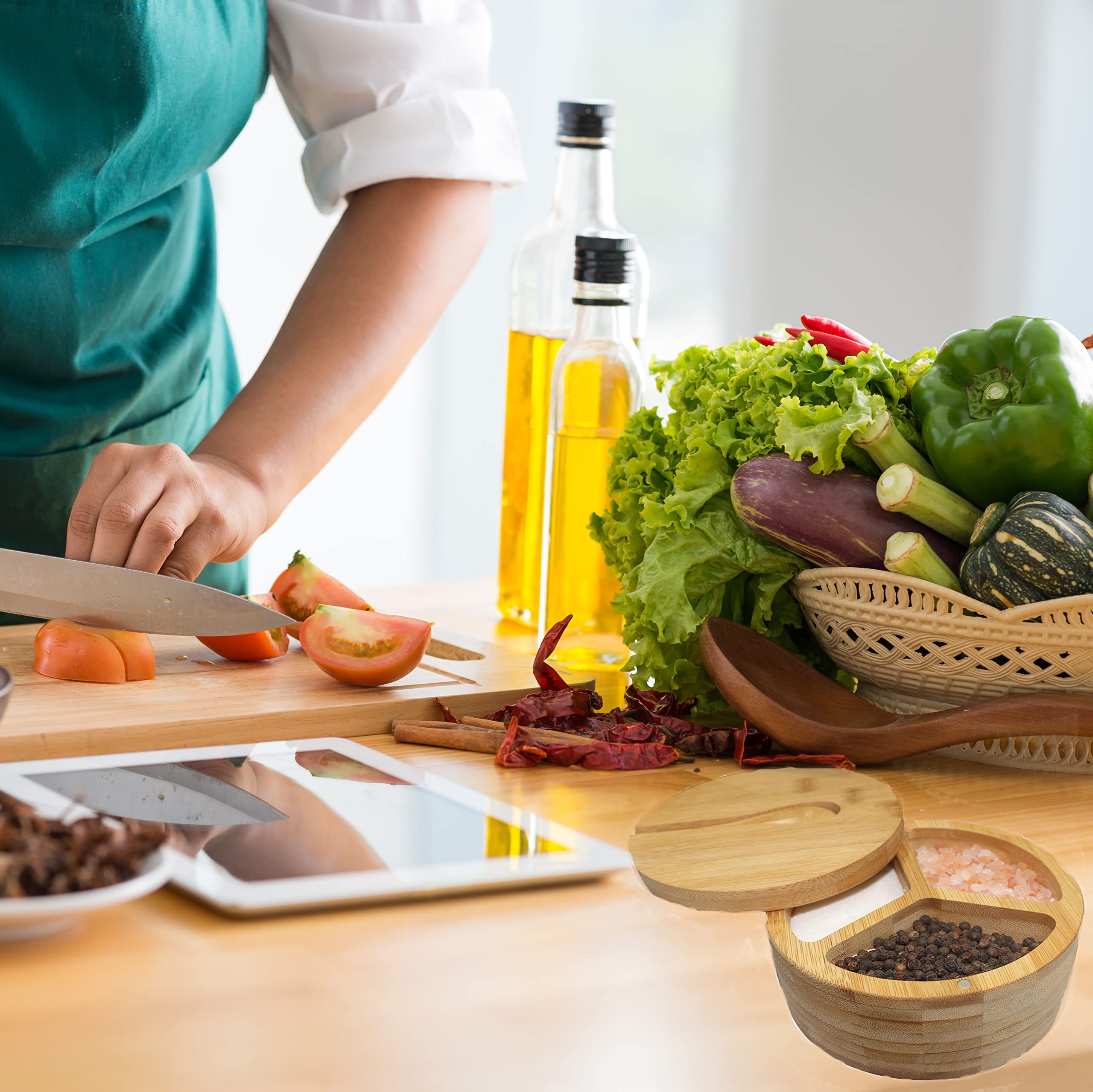 JUSTEMI salero bambú tamaño compacto para la encimera de la cocina.