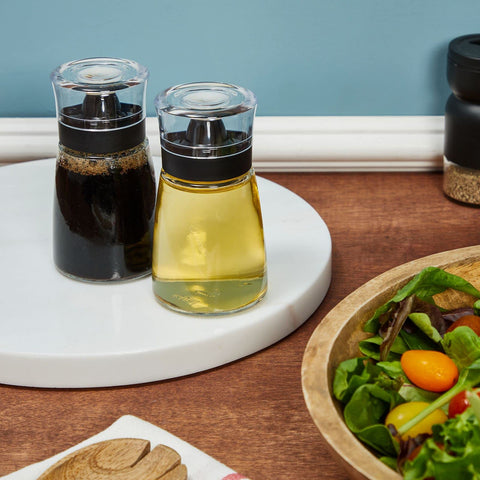 Juvale dispensador de aceite de oliva en vidrio, tapa sellada para conservación.