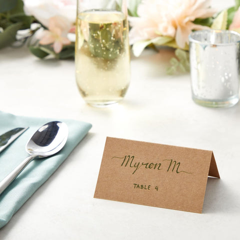 Tarjeta Juvale kraft 250gsm, material duro para señalización.