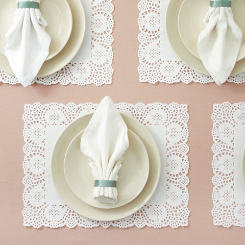 Tapetes decorativos de papel con encaje Juvale para realzar tartas.
