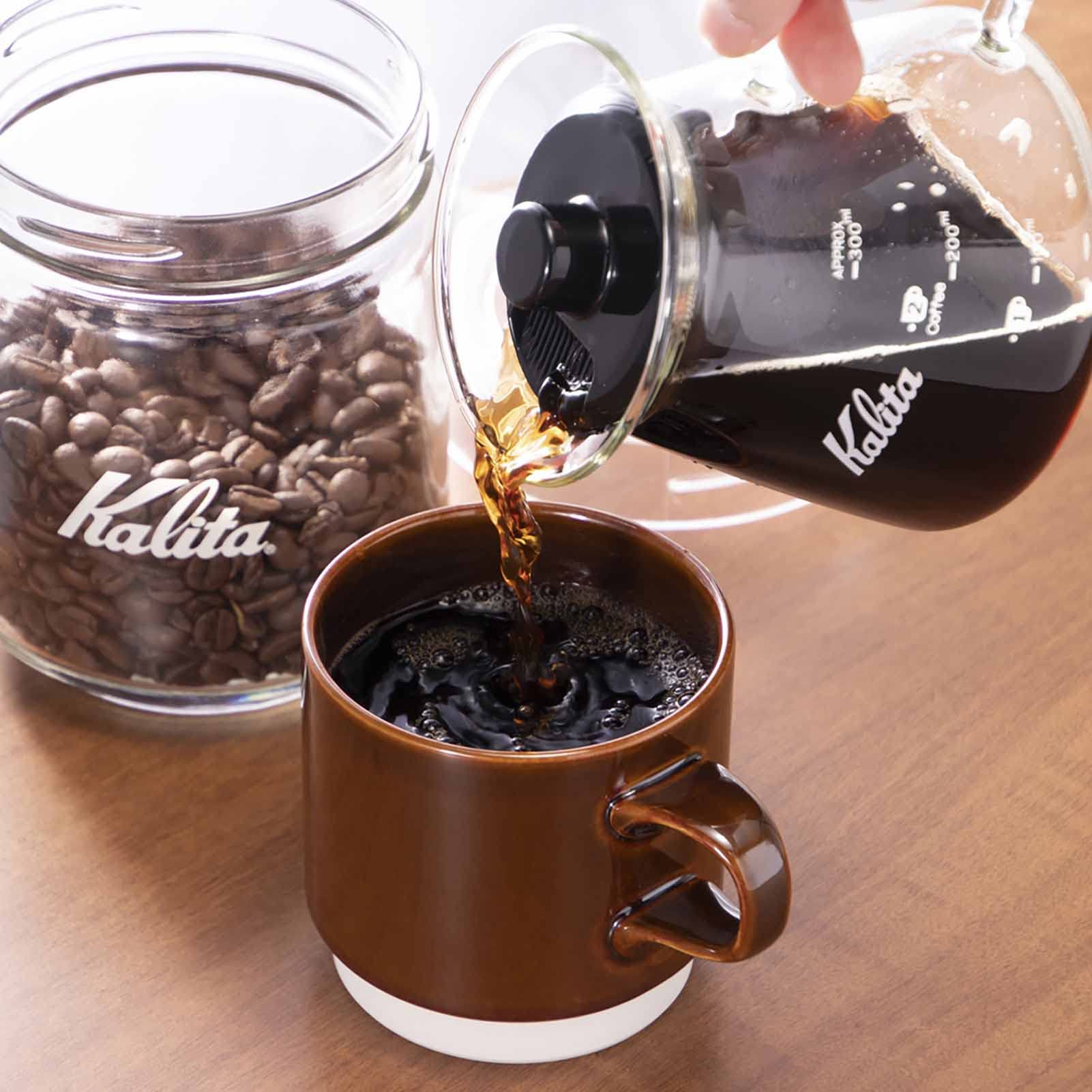 Kalita diseno elegante recto, complemento para mesas modernas.
