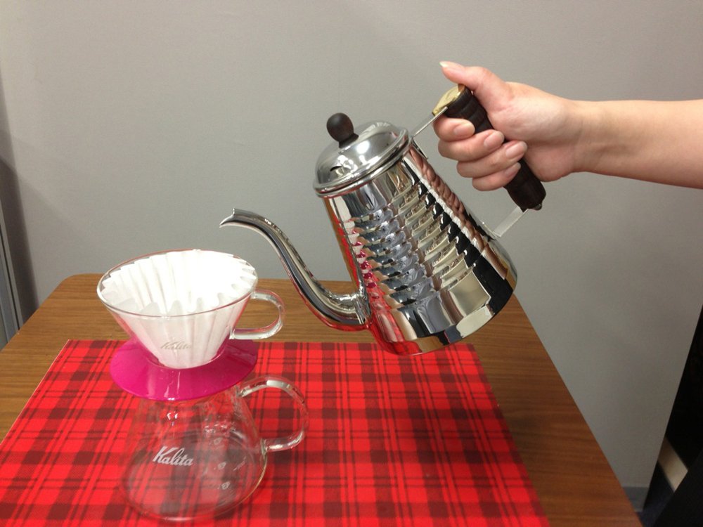 Kalita Wave 185 filtros para café, aptos para 4 tazas, apoyo a una extracción uniforme.