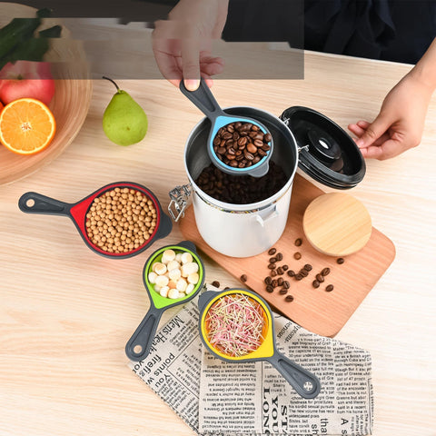 Kalsreui uso diario en la cocina para medir líquidos y secos.