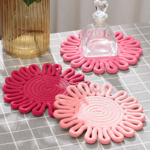 Kanmoon posavasos para ollas en rosa ofrecen aislamiento y estilo sobre la mesa.