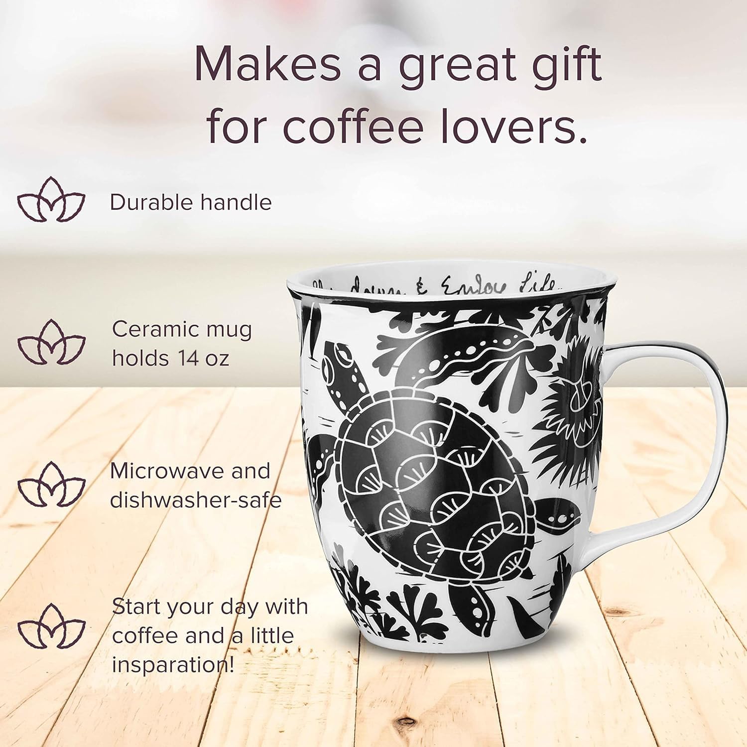 Karma taza cerámica con tortuga marina, perfecta para té vespertino.