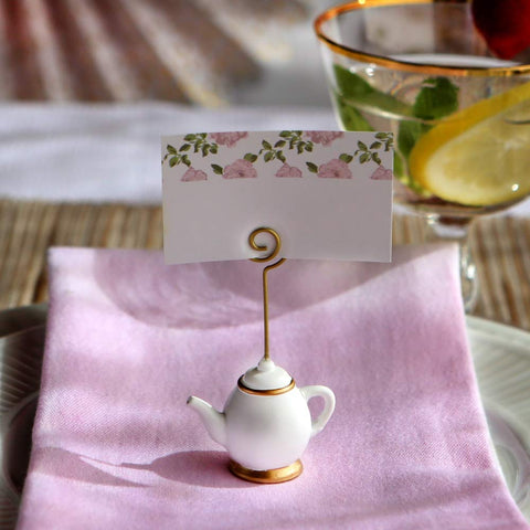 Primer plano de tetera porta-tarjetas, Kate Aspen Hora del Té Capricho.